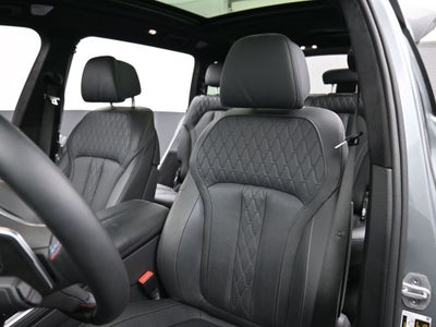2025 BMW X7 M60i