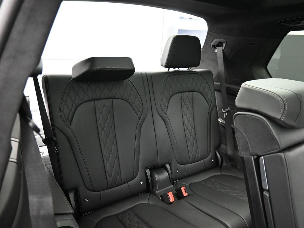 2025 BMW X7 M60i