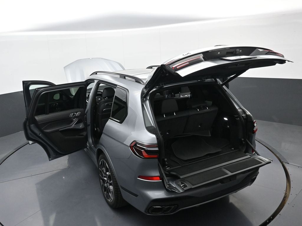 2025 BMW X7 M60i
