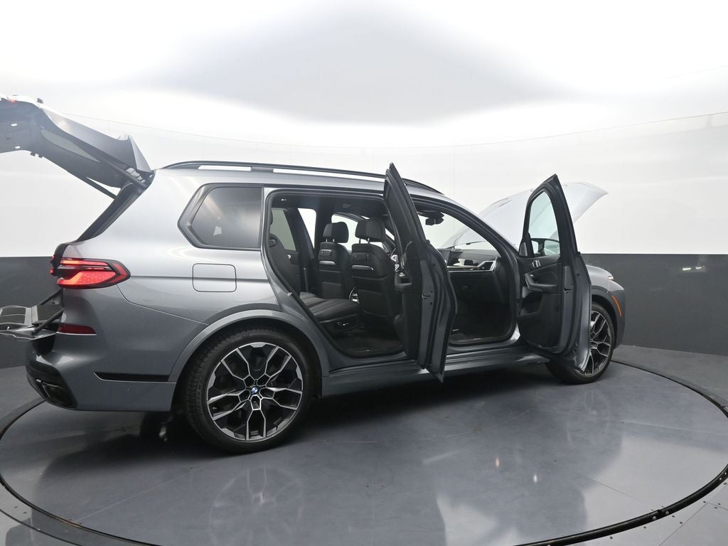 2025 BMW X7 M60i