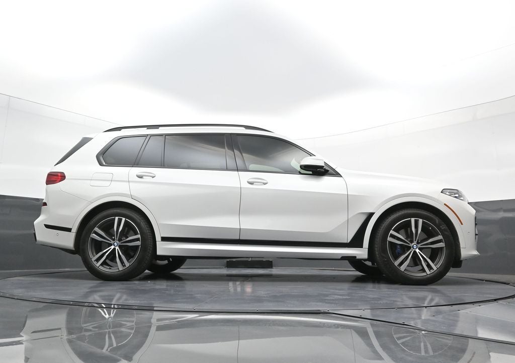 2022 BMW X7 M50i