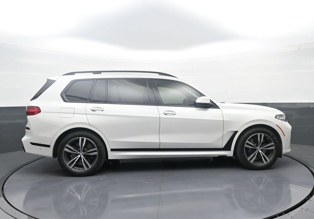 2022 BMW X7 M50i