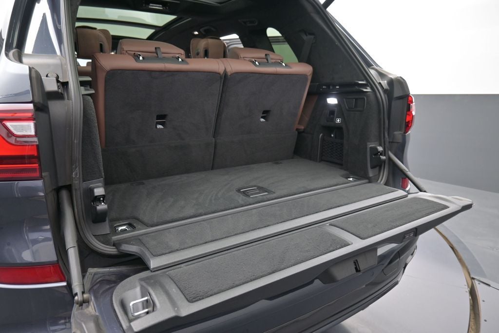 2022 BMW X7 M50i