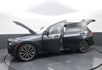 2022 BMW X7 M50i