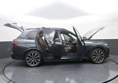 2022 BMW X7 M50i