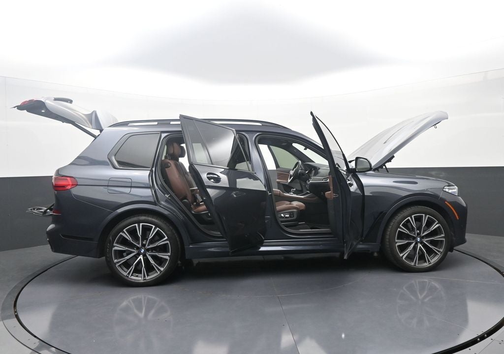 2022 BMW X7 M50i