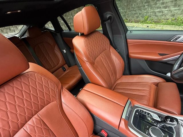 2022 BMW X6 M50i