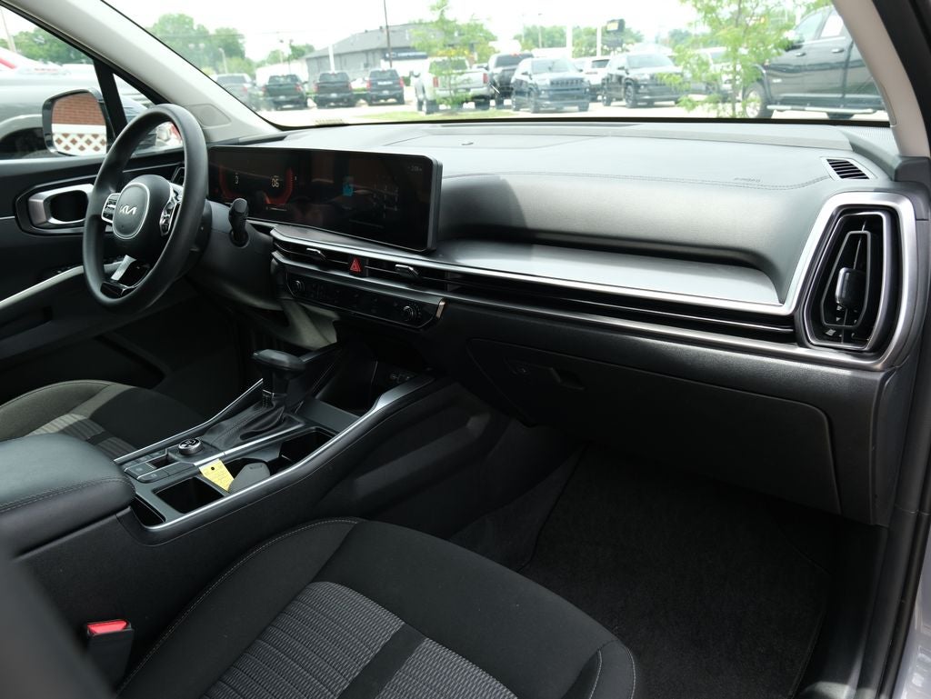 2025 Kia Sorento LX