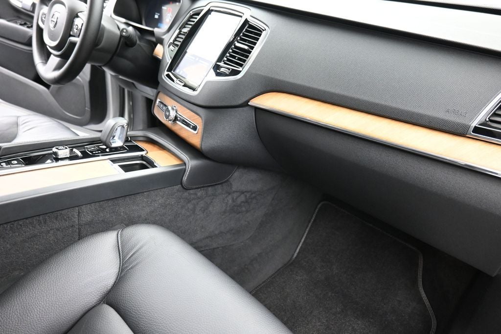 2024 Volvo XC90 Plus Bright Theme
