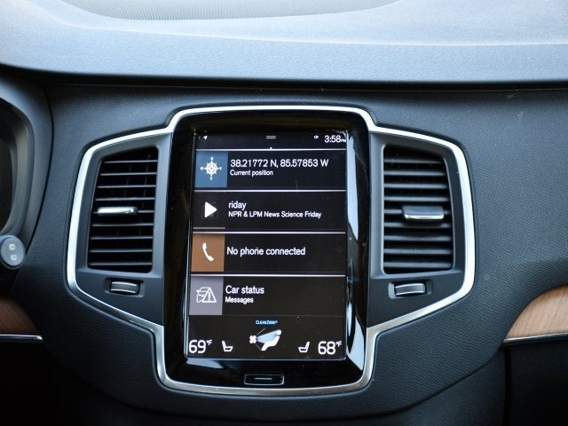 2022 Volvo XC90 T6 Momentum