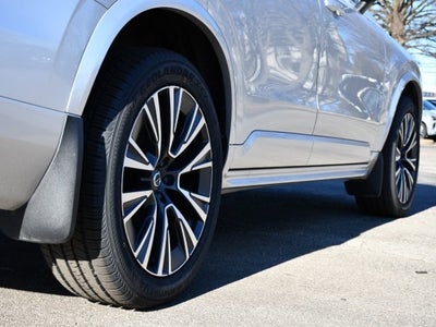 2022 Volvo XC90 T6 Momentum