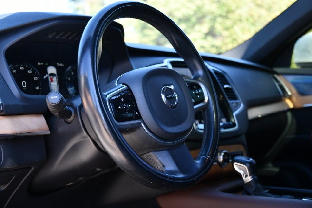 2022 Volvo XC90 T6 Momentum
