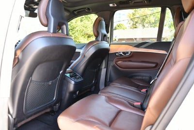 2022 Volvo XC90 T6 Momentum