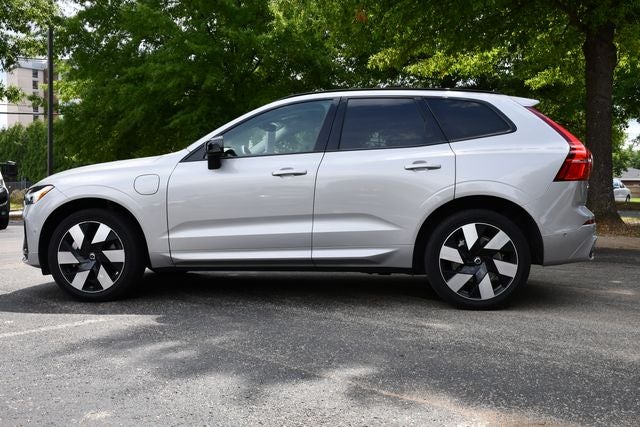 2024 Volvo XC60 Recharge Plug-In Hybrid T8 Plus Dark Theme