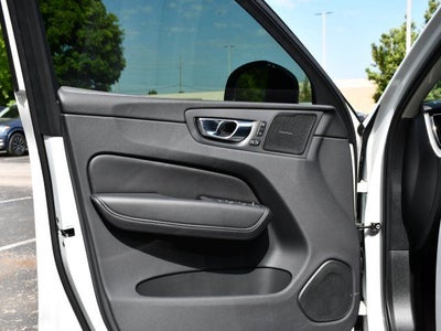2025 Volvo XC60 Plug-In Hybrid T8 Plus