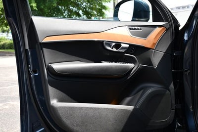 2023 Volvo XC90 B5 Plus