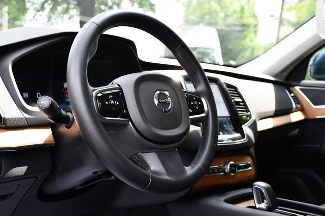 2023 Volvo XC90 B5 Plus