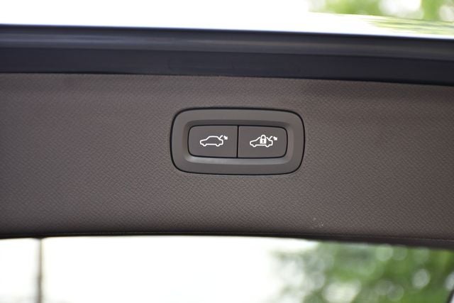 2023 Volvo XC90 B5 Plus