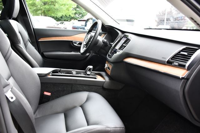 2023 Volvo XC90 B5 Plus