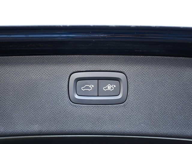 2023 Volvo XC90 B5 Plus