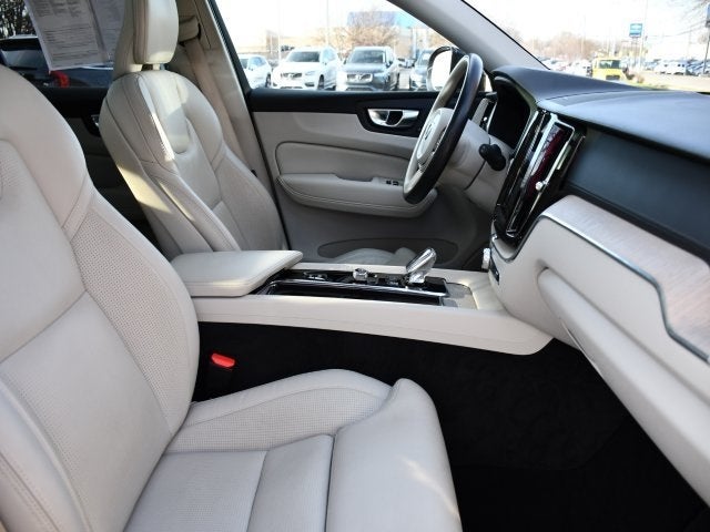 2022 Volvo XC60 B5 Inscription