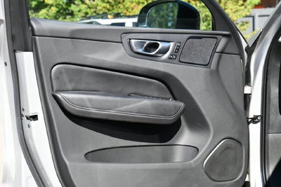 2024 Volvo XC60 B5 Plus Dark Theme