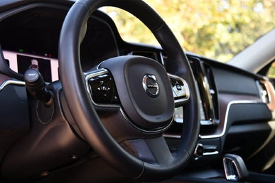 2024 Volvo XC60 B5 Plus Dark Theme