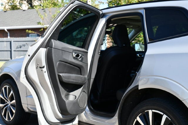 2024 Volvo XC60 B5 Plus Dark Theme