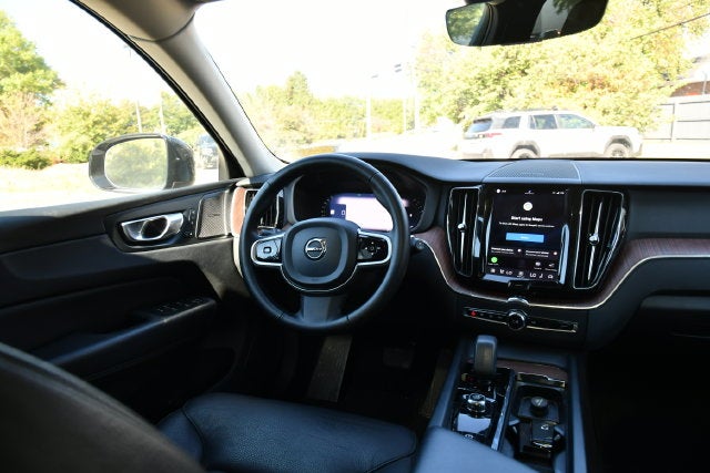 2024 Volvo XC60 B5 Plus Dark Theme