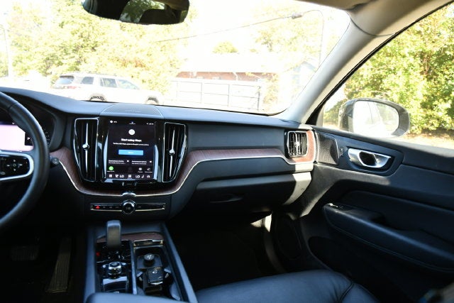 2024 Volvo XC60 B5 Plus Dark Theme