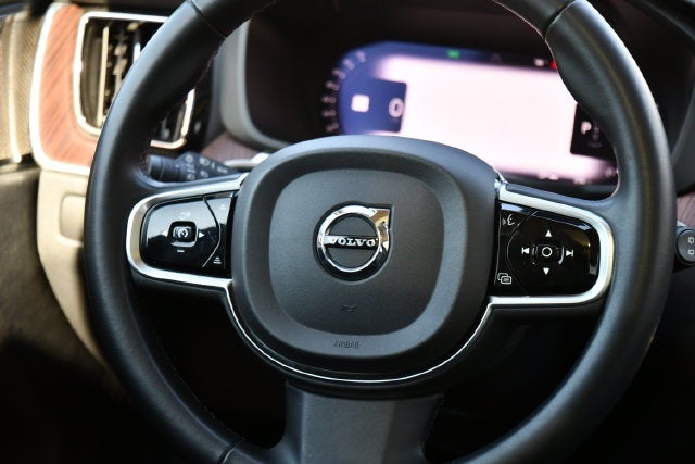 2024 Volvo XC60 B5 Plus Dark Theme