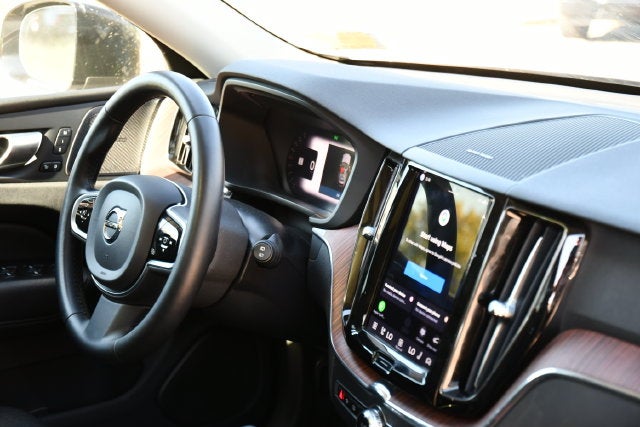2024 Volvo XC60 B5 Plus Dark Theme