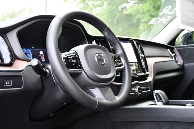 2024 Volvo XC60 B5 Plus Dark Theme