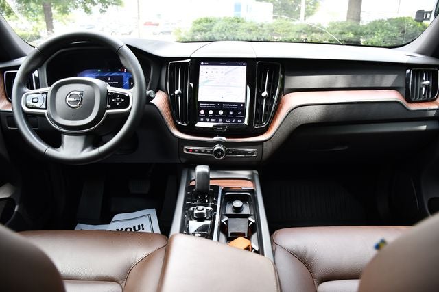 2024 Volvo XC60 B5 Plus Dark Theme