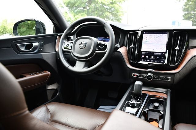 2024 Volvo XC60 B5 Plus Dark Theme