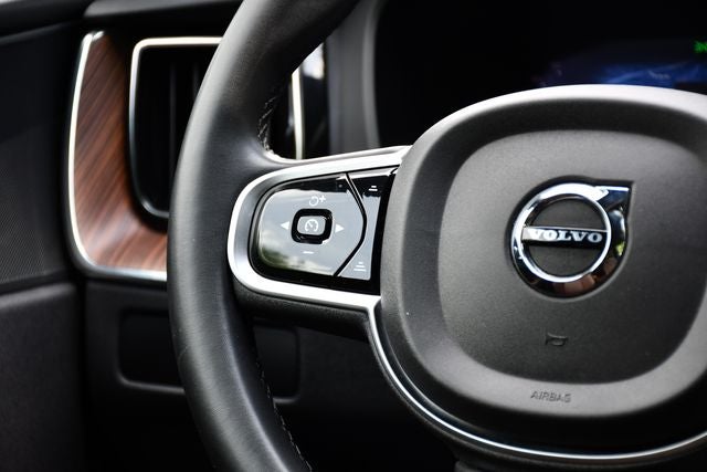 2024 Volvo XC60 B5 Plus Dark Theme