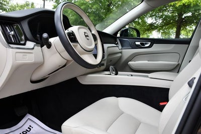 2024 Volvo XC60 B5 Plus Dark Theme