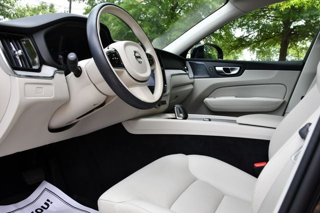 2024 Volvo XC60 B5 Plus Dark Theme