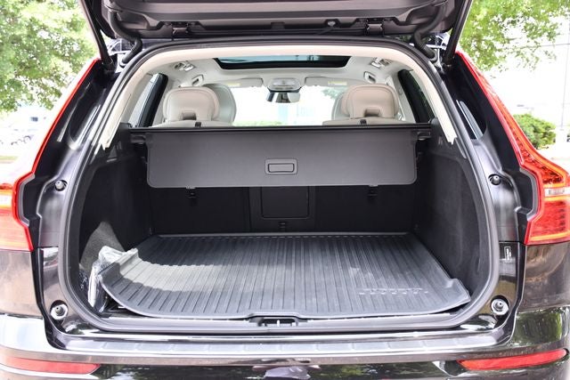 2024 Volvo XC60 B5 Plus Dark Theme
