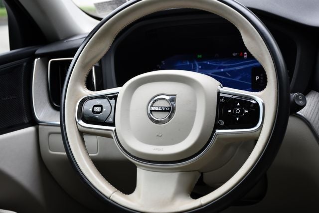 2024 Volvo XC60 B5 Plus Dark Theme