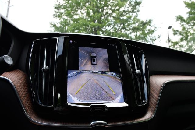 2024 Volvo XC60 B5 Plus Dark Theme