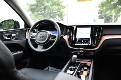 2024 Volvo XC60 B5 Plus Dark Theme