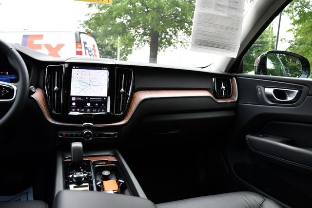 2024 Volvo XC60 B5 Plus Dark Theme