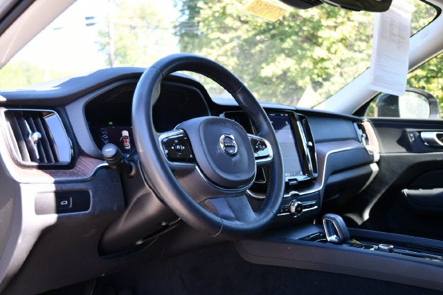 2024 Volvo XC60 B5 Plus Dark Theme