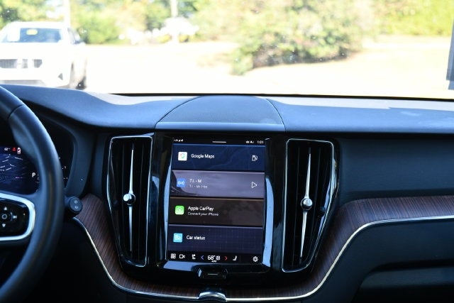 2024 Volvo XC60 B5 Plus Dark Theme