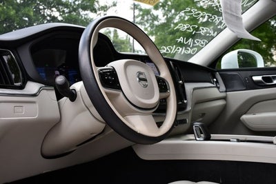 2023 Volvo XC60 B5 Plus Bright Theme