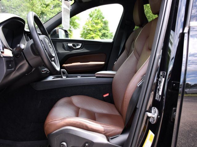 2023 Volvo XC60 B5 Plus Bright Theme