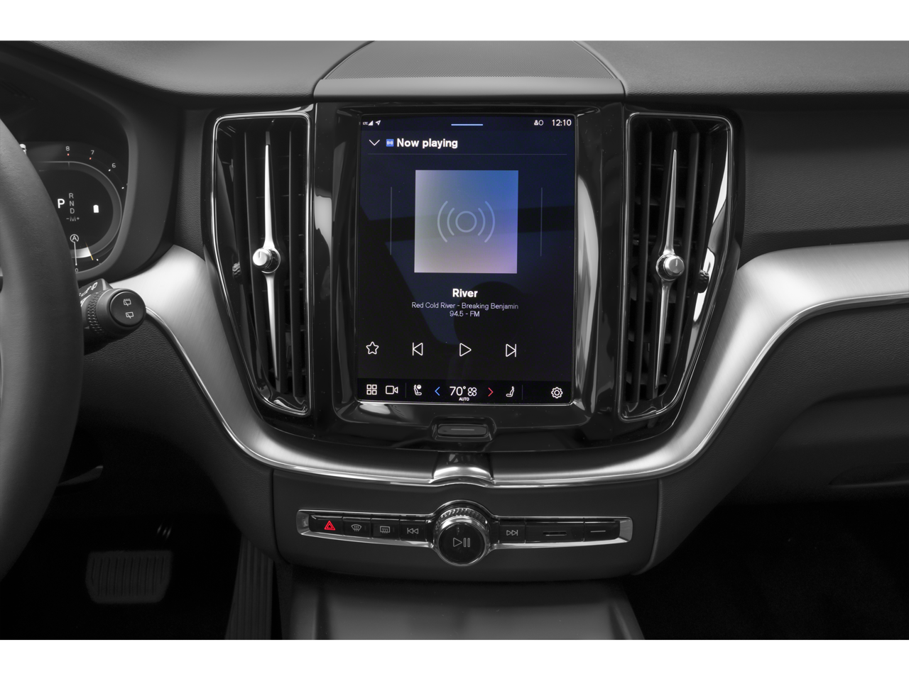 2023 Volvo XC60 B5 Plus Dark Theme
