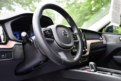 2023 Volvo XC60 B5 Plus Dark Theme