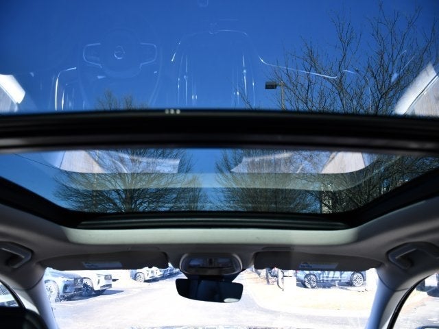 2023 Volvo XC60 B5 Ultimate Dark Theme